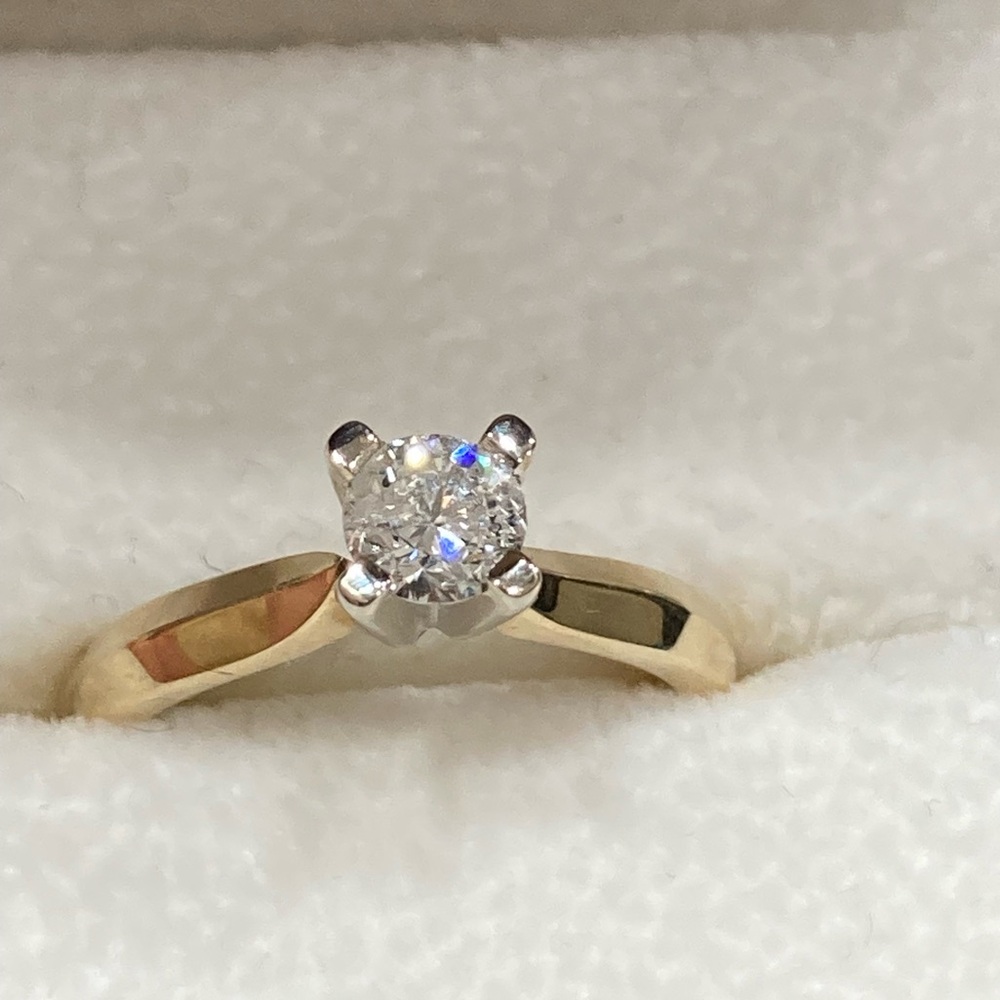 14k Elegant Gold natural mined Diamond solitaire - Picture 11 of 13